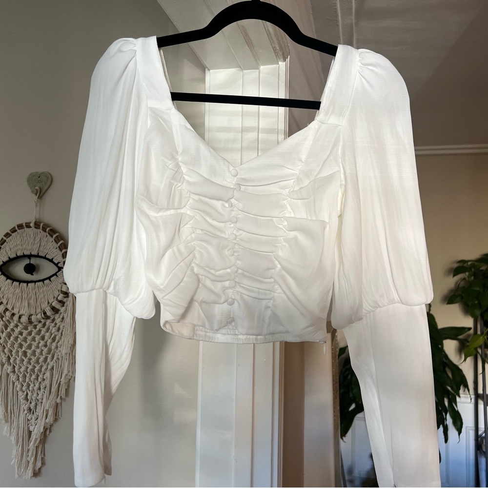 Lulu’s white crop top